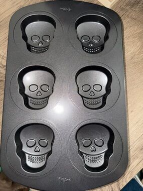 Wilton Sugar Skull Baking Pan